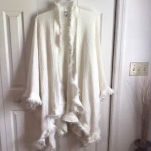 Fur Trimmed Sweater Cape❤️.  OS
